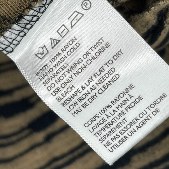 Silence + Noise Urban Outfitters Stripped Sleeveless Zipper V-Neck Tank Top - Picture 7 of 7